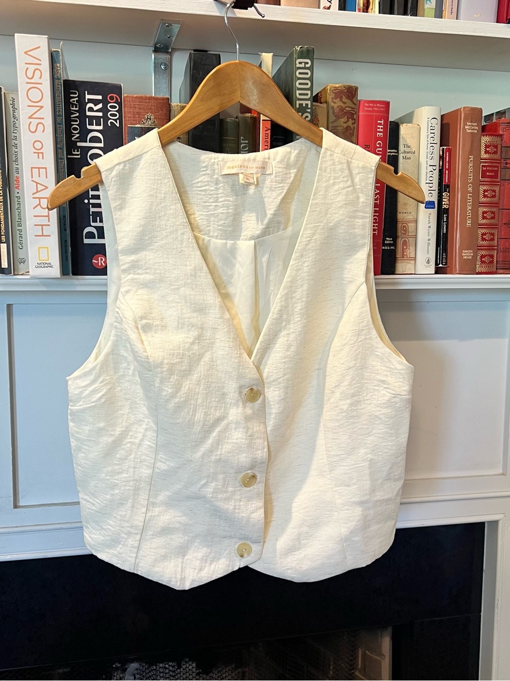 Monteau Los Angeles Women's White Linen Blend Button Front Vest